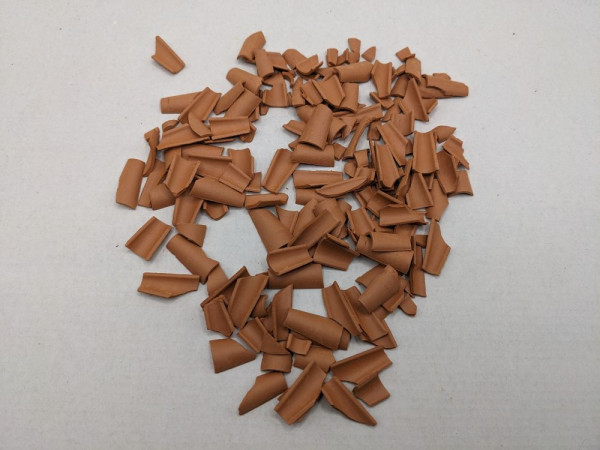 Gebrochene Firstziegel und Dachziegel Mönch und Nonne, ca. 80 gramm