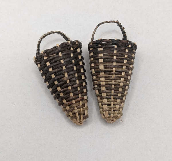 2 Weintrauben-Erntekörbe Krippenzubehör für orientalische & heimatliche Krippen 6,5 × 3 cm