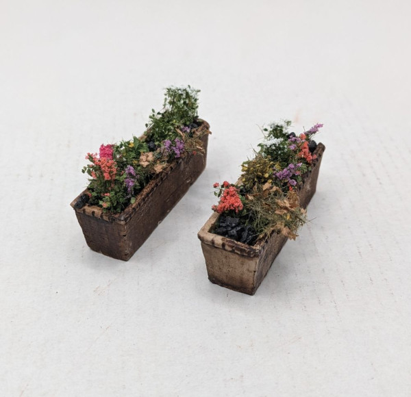 2 x Blumenkasten Pflanzkasten bepflanzt mit Silhouette Krippenbau