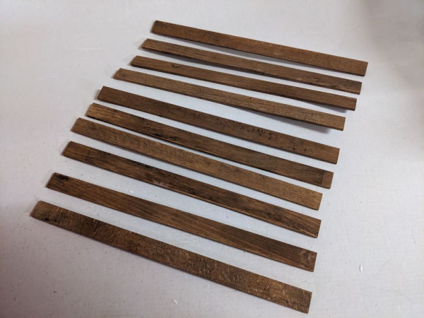 10 x Holzdielen 25 cm 2-fach coloriert Krippenbaumaterial